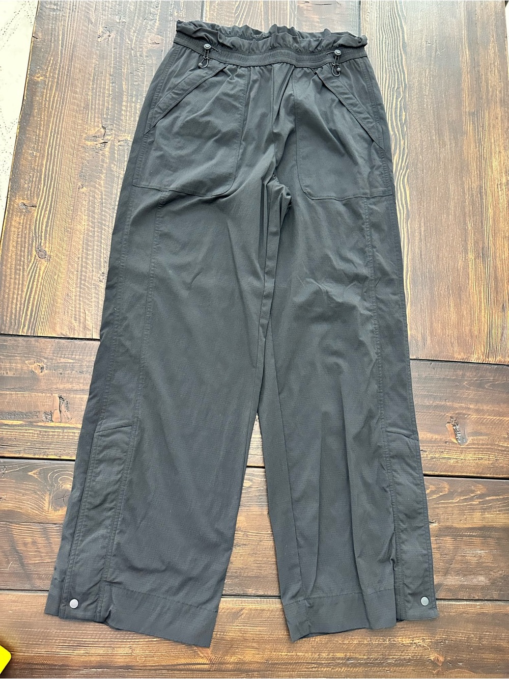 Athleta Trekkie High Rise Parachute Pant Black Wide Leg Size Small